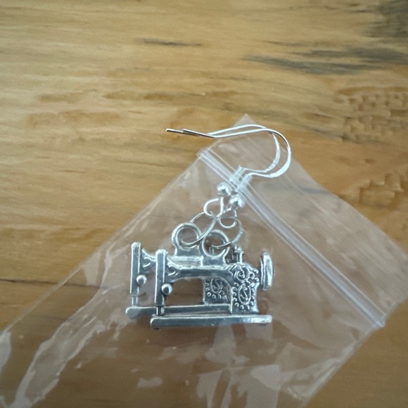 Nobility earrings - Picture 16 of 16